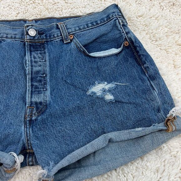 Levi's Women's 501 Medium Wash Raw Edge Denim Faded Distressed Jean Shorts - Picture 2 of 10